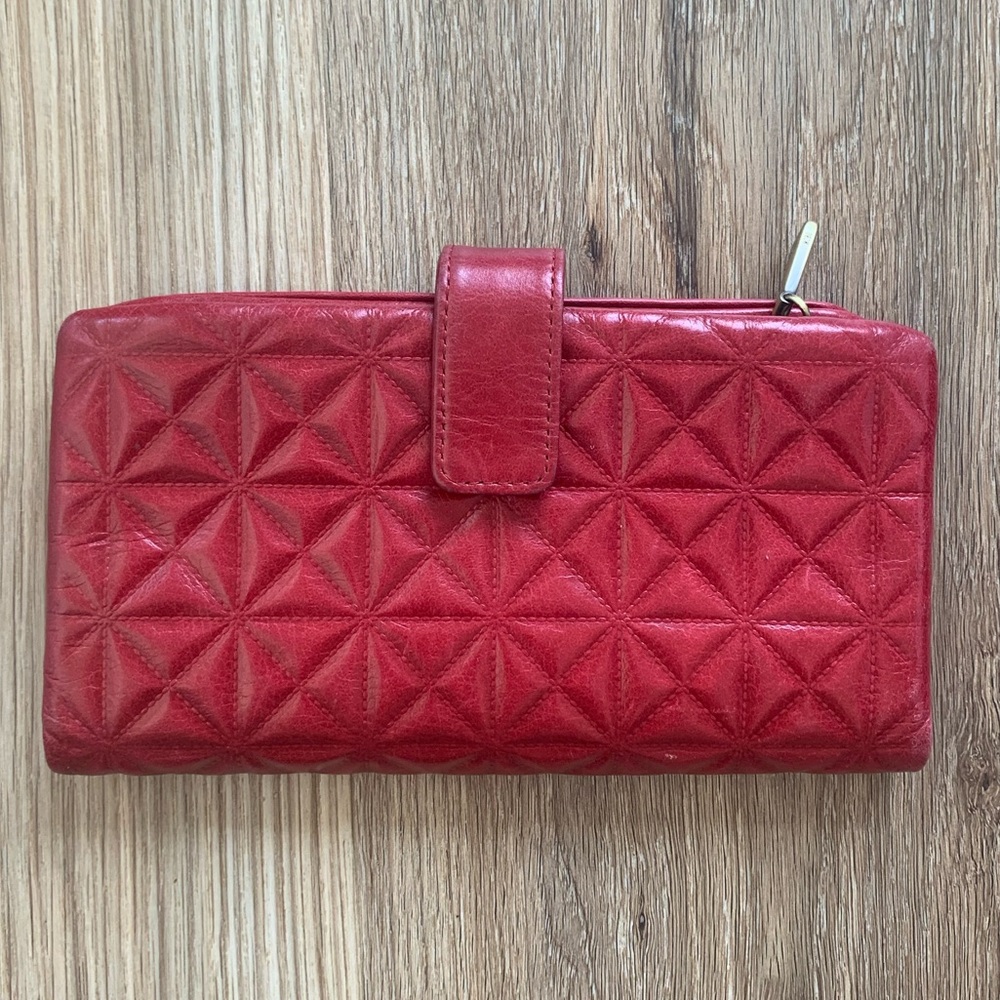 HOBO ISSY Quilted Leather Bifold Wallet Embossed Snap Closure Coin Purse Slots